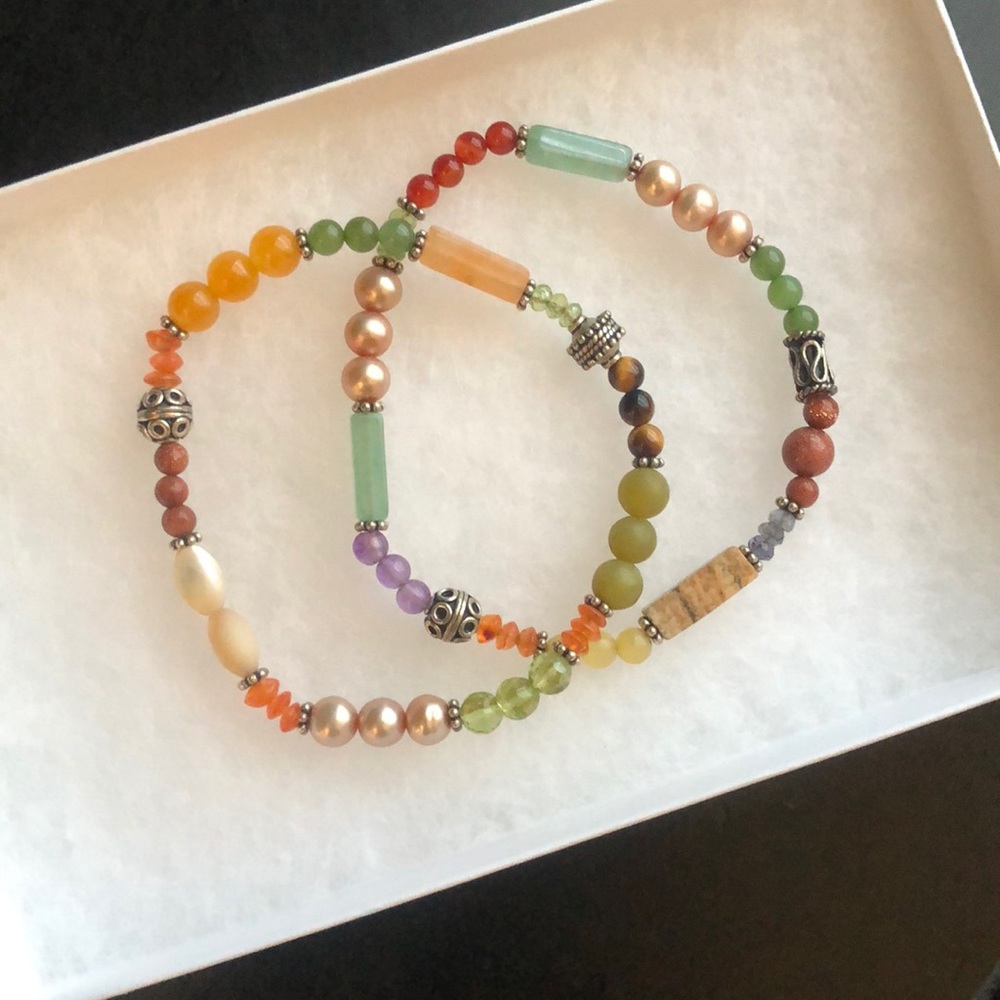 Multi-colored Beaded stretch bracelet.